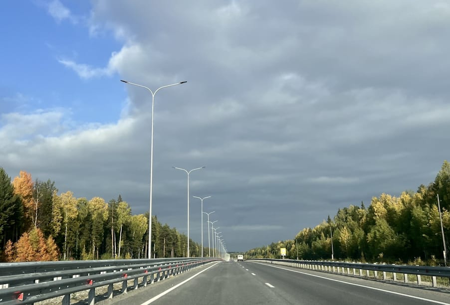 В Югре благодаря нацпроекту обустроили освещение на дороге Югорск – Советский